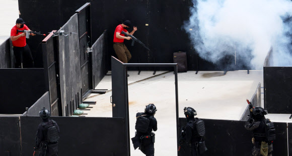 부산항 테러범 진압