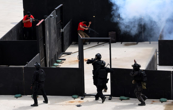 부산항 테러범 진압