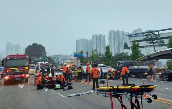 안산시 단원미술관 사거리 교통사고 현장 (경기도소방재난본부 제공)