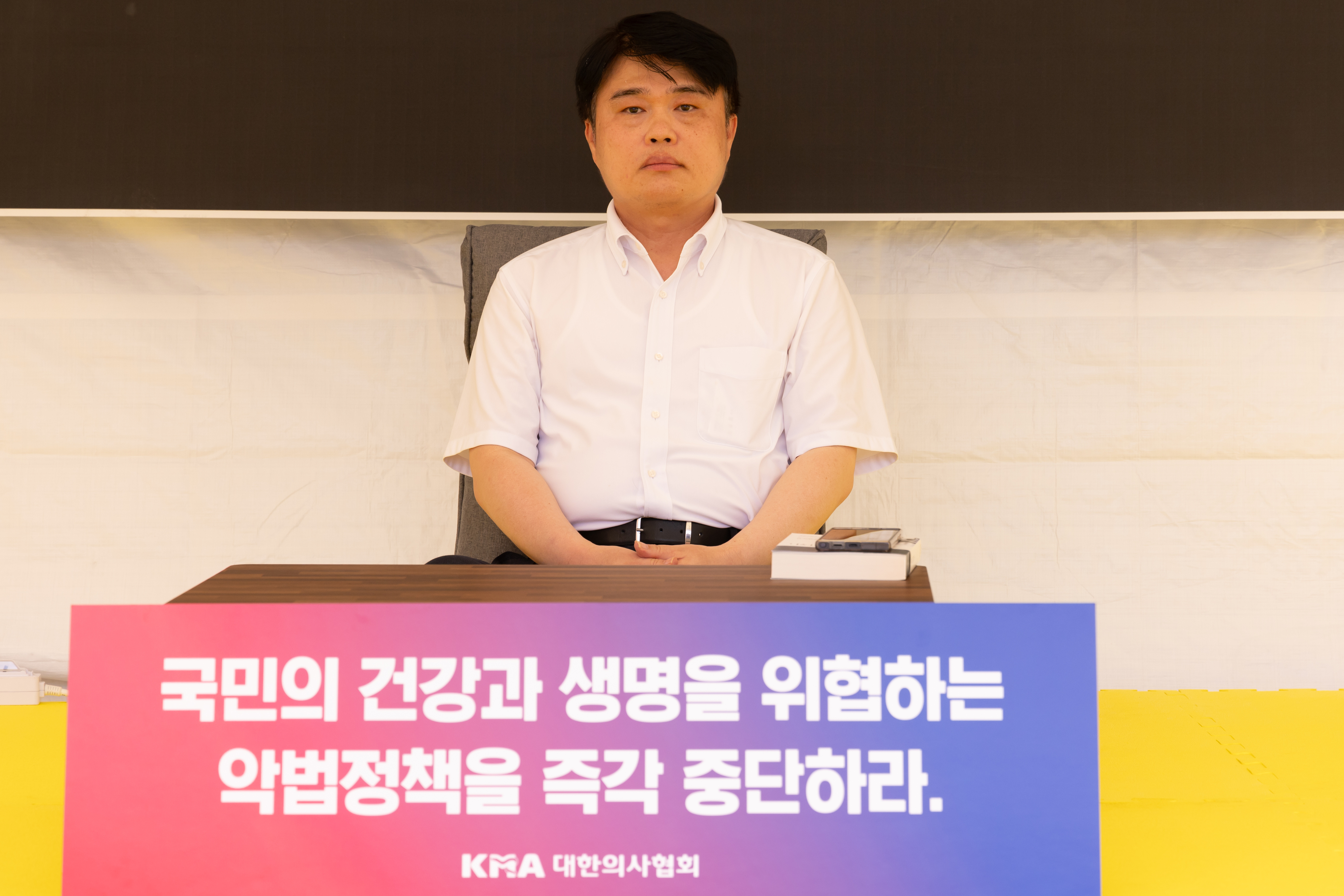 임현택 대한의사협회 회장이 26일 오후 서울 용산구 대한의사협회에서 단식 투쟁을 하고 있다. 2024.8.26 연합뉴스