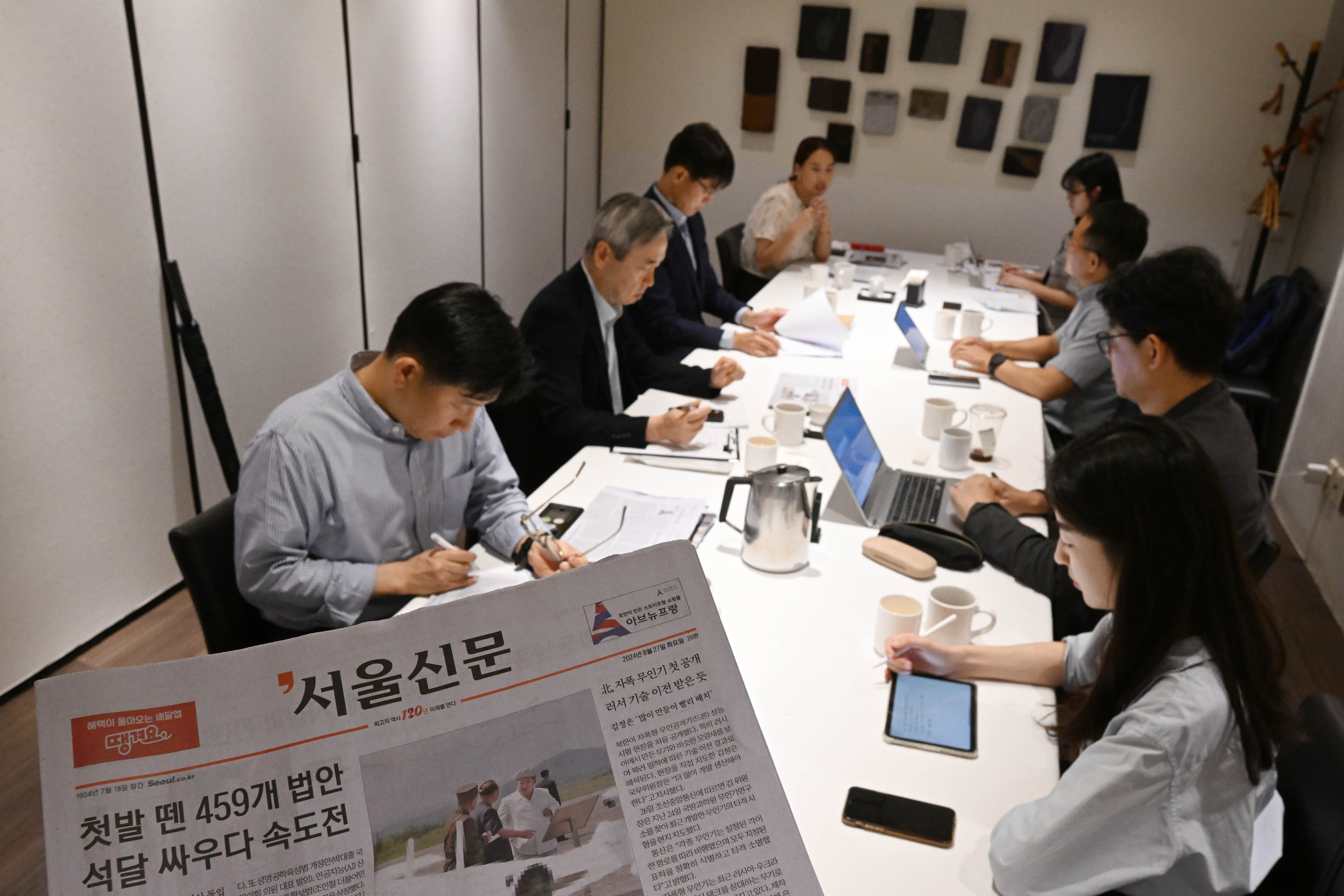 지난 27일 서울 중구 콘퍼런스하우스 달개비에서 서울신문 독자권익위원회가 열리고 있다. 왼쪽부터 시계방향으로 최승필 위원, 김영석 위원장, 허진재·김재희 위원, 황인주 기자, 이창구 부국장, 윤광일·이재현 위원. 홍윤기 기자