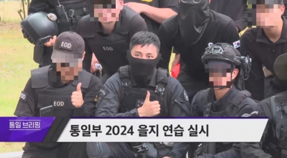 지난달 19~22일 후반기 한미연합연습 ‘을지 자유의 방패(UFS·Ulchi Freedom Shield)’에 참가한 방탄소년단(BTS) 멤버 뷔의 모습이 공개됐다. 통일부 유튜브 채널