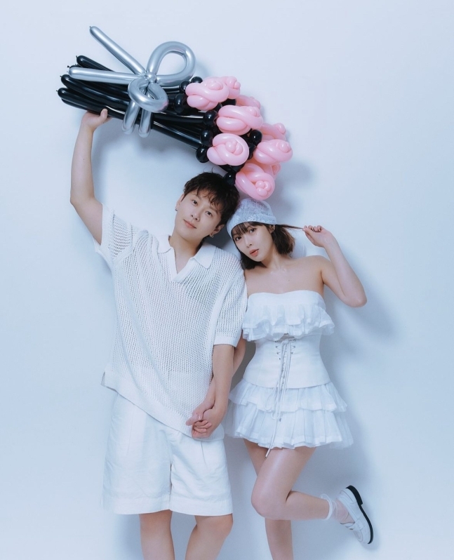 용준형 현아 웨딩화보. 
현아 인스타그램