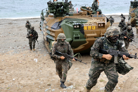 돌격하는 해병대