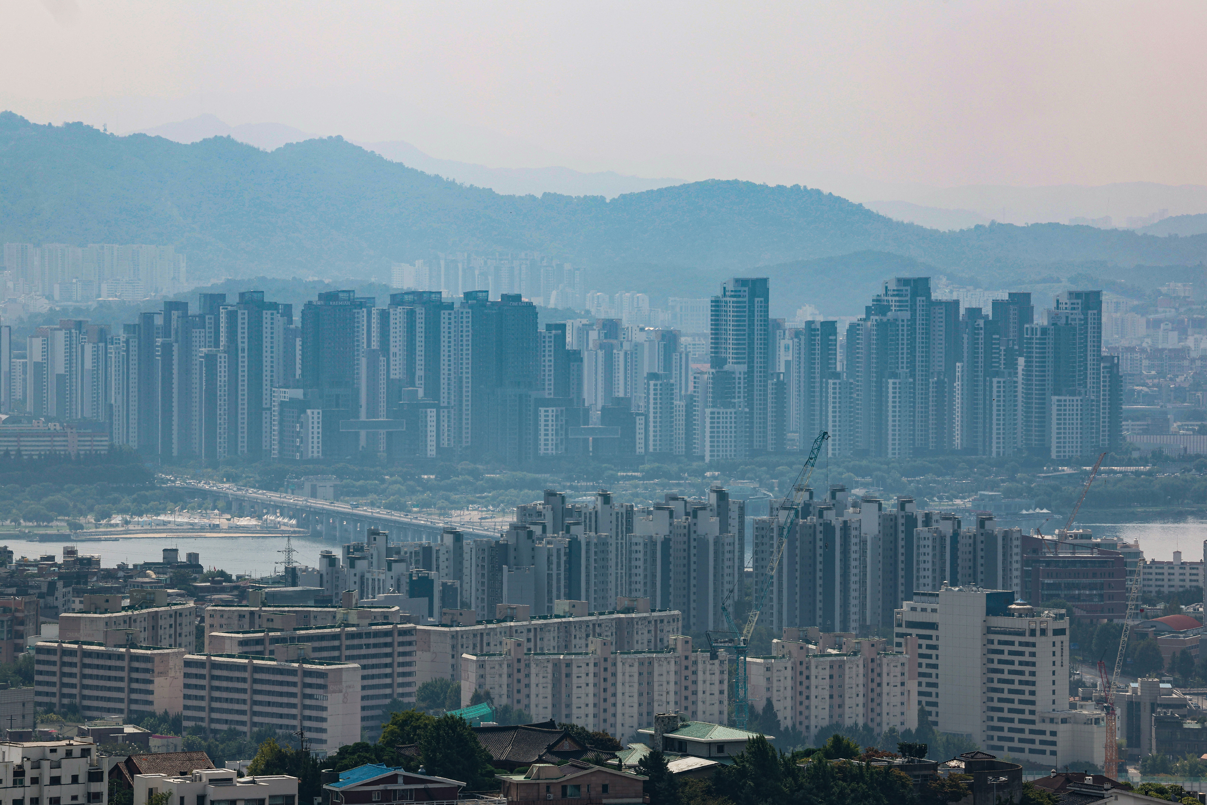 서초·강남구 아파트 매매, 3건 중 1건이 신고가 거래