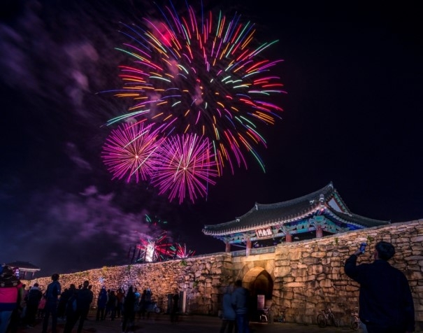 충남 서산 해미읍성 불꽃놀이. 서산문화재단 제공.