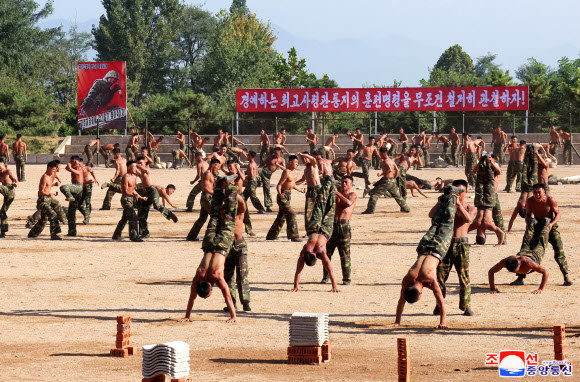 김정은 북한 국무위원장이 지난 11일 인민군 특수작전무력 훈련기지를 시찰했다고 조선중앙통신이 13일 보도했다. 2024.9.13 평양 조선중앙통신=연합뉴스