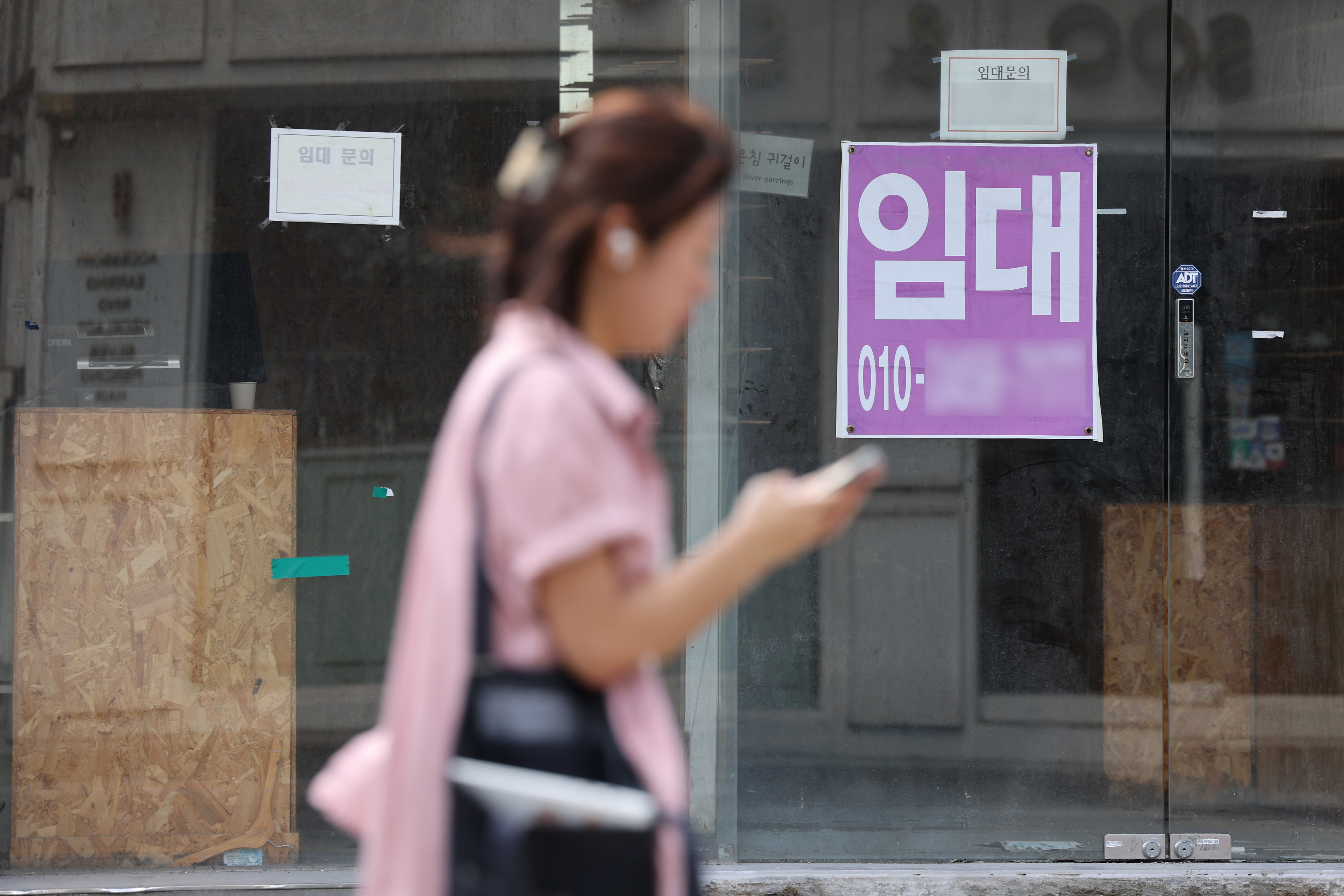 지난 1일 서울 서대문구 인근 폐업한 상점. 연합뉴스