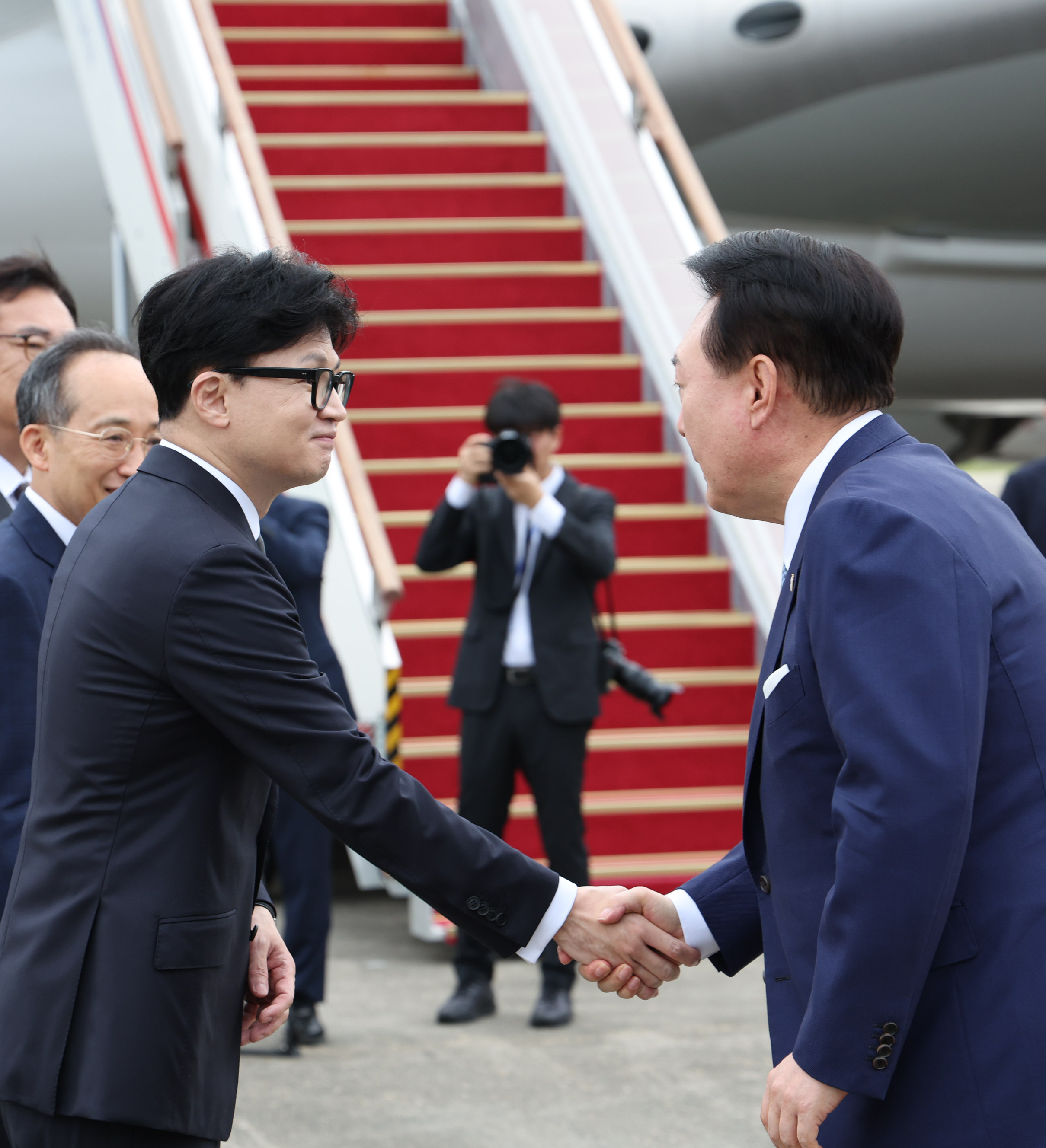 尹 체코 순방 환송하는 韓… 24일 만찬 회동