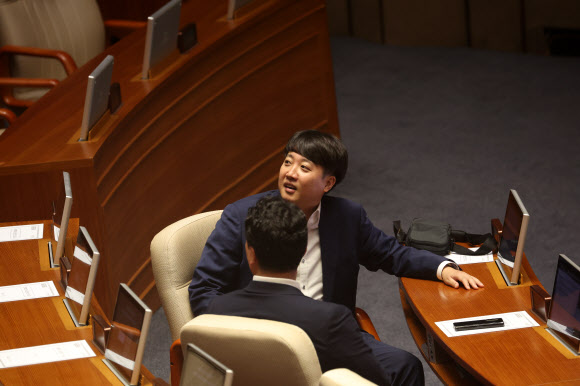 본회의 참석한 이준석 의원