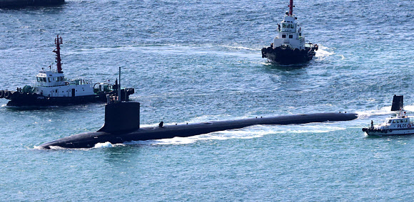 부산 입항한 미 핵잠수함