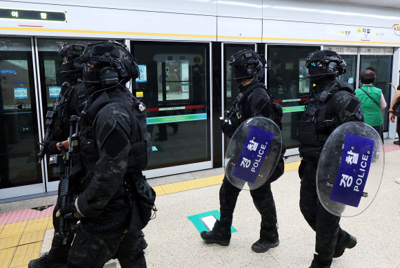 야탑역 순찰하는 경찰특공대