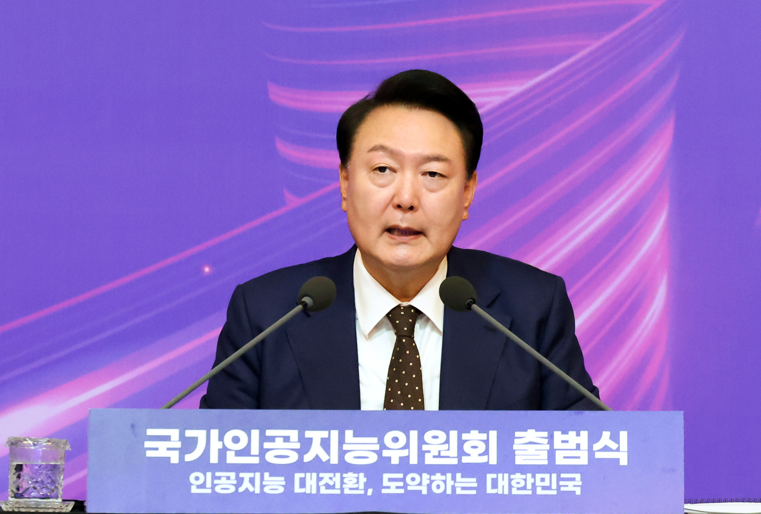 윤석열 대통령이 26일 서울 광화문 포시즌스호텔에서 열린 대통령 직속 국가인공지능위원회 출범식 및 1차 회의에서 발언하고 있다. 2024.9.26  대통령실통신사진기자단