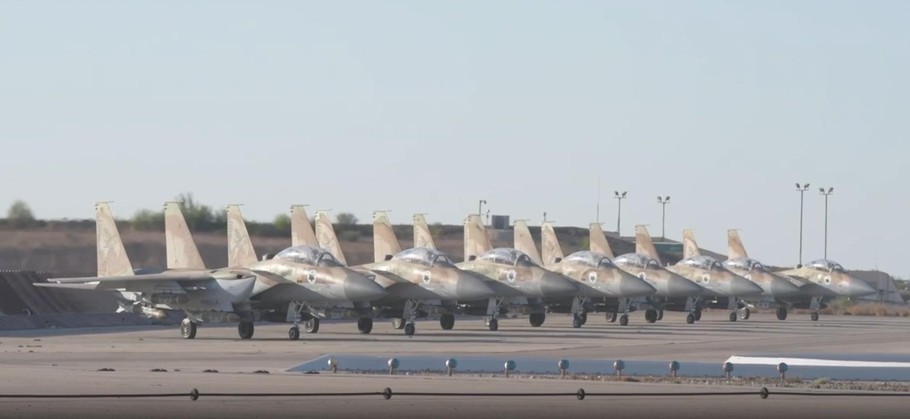 27일(현지시간) 나스랄라 공격 위해 출격 기다리는 이스라엘군 F-15I 전투기. 이스라엘군 제공