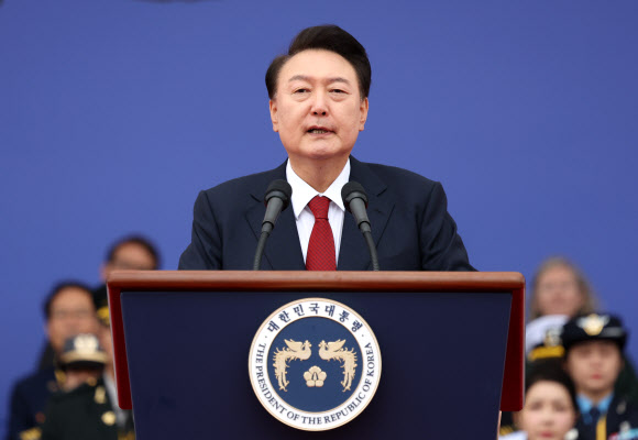 윤석열 대통령이 1일 성남 서울공항에서 열린 건군 76주년 국군의날 기념식에서 기념사를 하고 있다. 2024.10.1  대통령실통신사진기자단