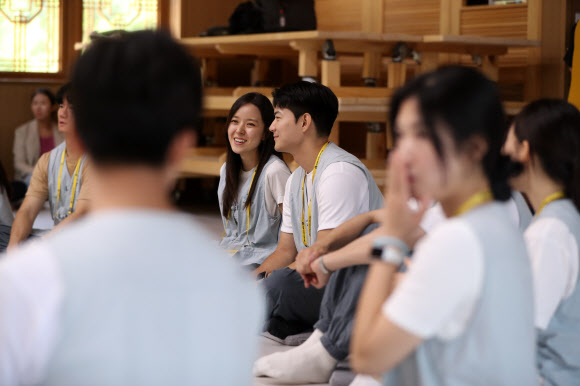 대한불교 조계종 사회복지재단이 주최한 ‘나는 절로, 낙산사’ 참가자들이 10일 강원 양양군 낙산사에서 회향식을 갖고 일정을 마무리했다. 2024.8.10 연합뉴스