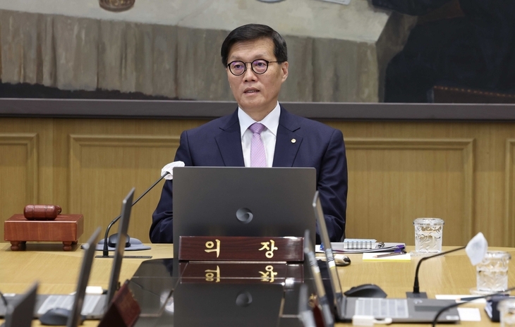 이창용 한국은행 총재가 11일 한은에서 금융통화위원회를 주재하고 있다. 금통위는 이날 기준금리를 0.25% 포인트 내렸다.