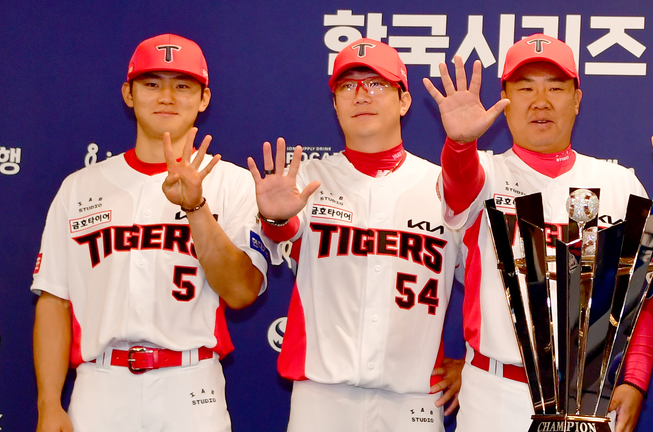 KIA 타이거즈 김도영이 20일 광주 라마다플라자호텔에서 열린 2024 KBO 한국시리즈 미디어데이에서 4경기 4승으로 우승을 차지하겠다는 자신감을 내비치고 있다. 광주 뉴시스