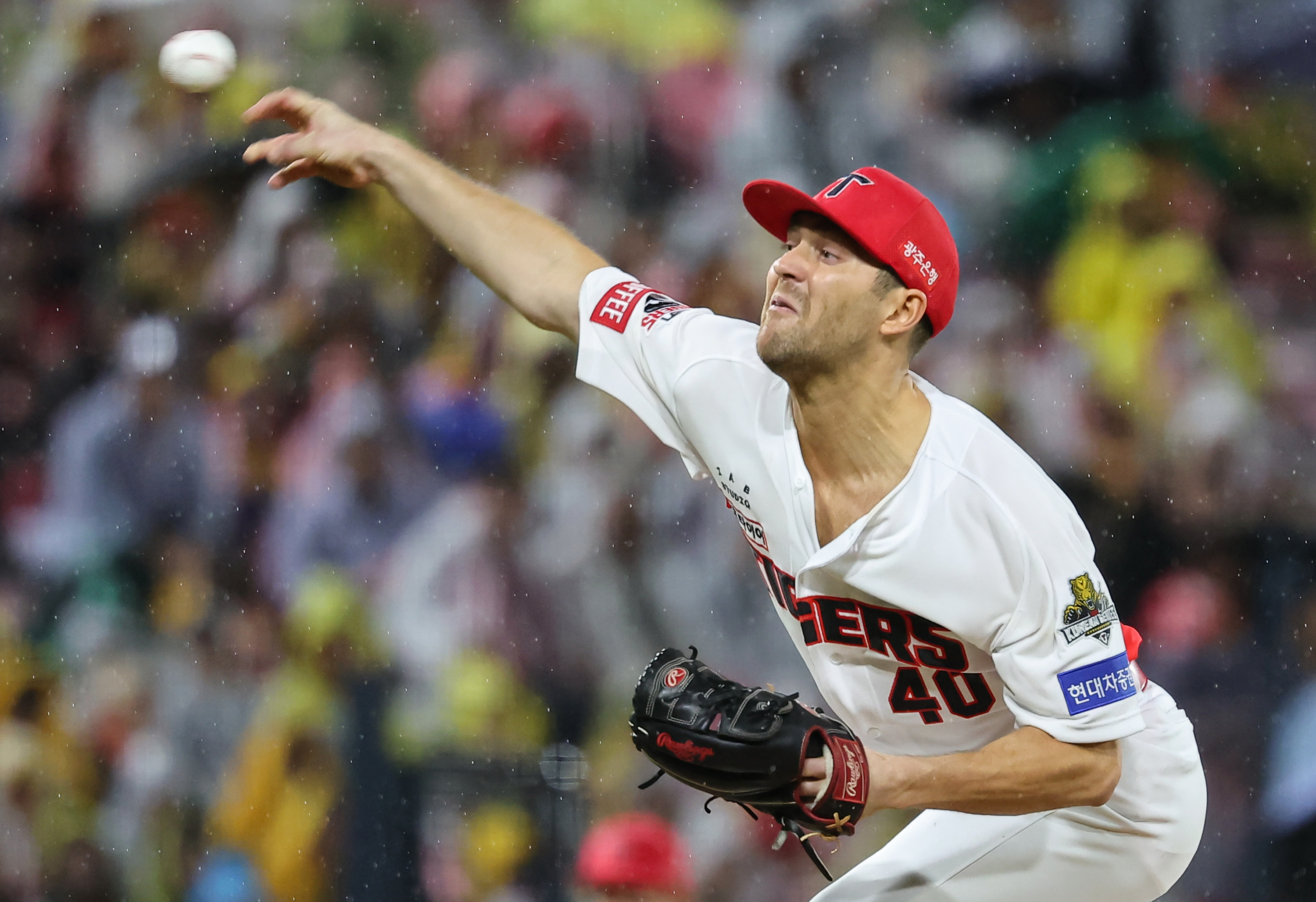 KIA 타이거즈 제임스 네일이 21일 광주 기아챔피언스필드에서 열린 2024 KBO 한국시리즈 1차전 삼성 라이온즈와의 홈 경기에서 공을 던지고 있다. 광주 뉴스1