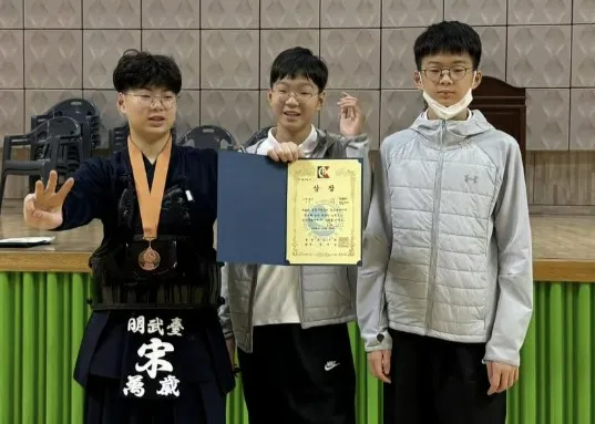 배우 송일국의 세쌍둥이 아들 만세(왼쪽부터)·대한·민국군. 송일국 인스타그램 캡처