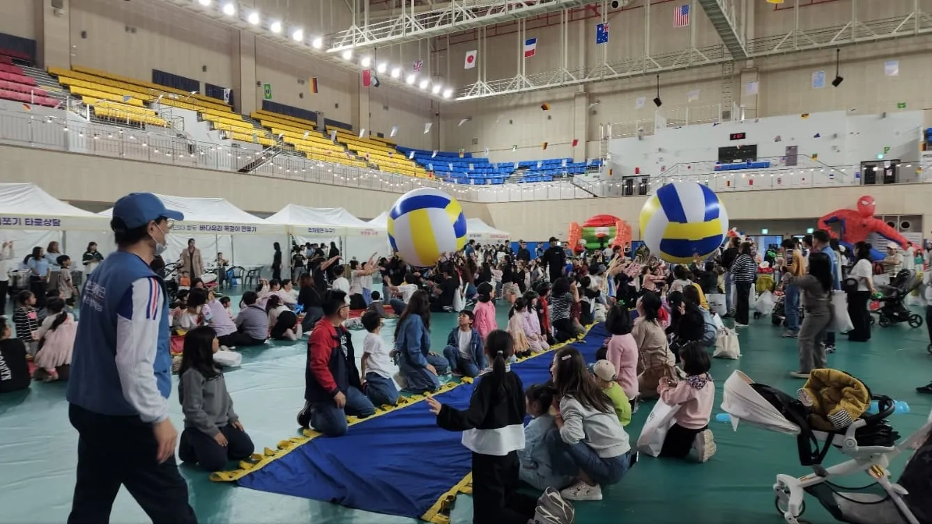 ‘2024년 광양시 다문화가족 어울한마당’ 행사에사 참석자들이 흥겨운 시간을 보내고 있다.