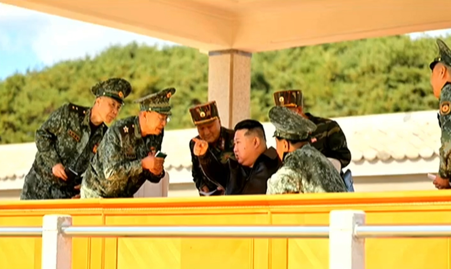 북한 조선중앙TV는 김정은 국무위원장이 2일 서부지구 조선인민군(북한군) 특수작전부대 훈련기지를 현지시찰하고 전투원들의 훈련실태를 점검했다고 4일 보도했다. 2024.10.4 조선중앙TV 뉴시스