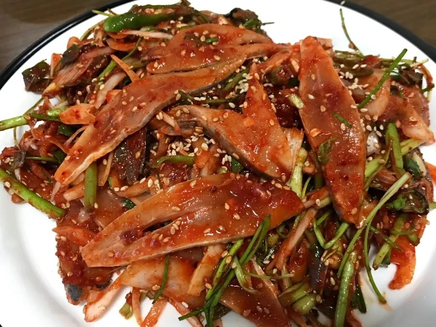 나로도 수협 활어회 센터에서 판매되는 병어회 무침