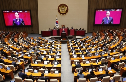 한덕수 국무총리가 4일 국회에서 열린 본회의에서 2025년도 예산안 및 기금운용계획안에 대한 시정연설을 하고 있다. 연합뉴스