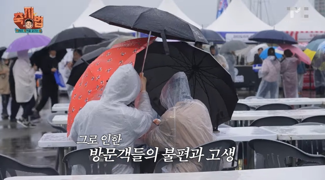 백종원 더본코리아 대표가 7일 자신의 유튜브 채널을 통해 ‘통영 어부축제’에서 불편을 겪은 방문객들에게 사과했다. 자료 : 백종원 유튜브