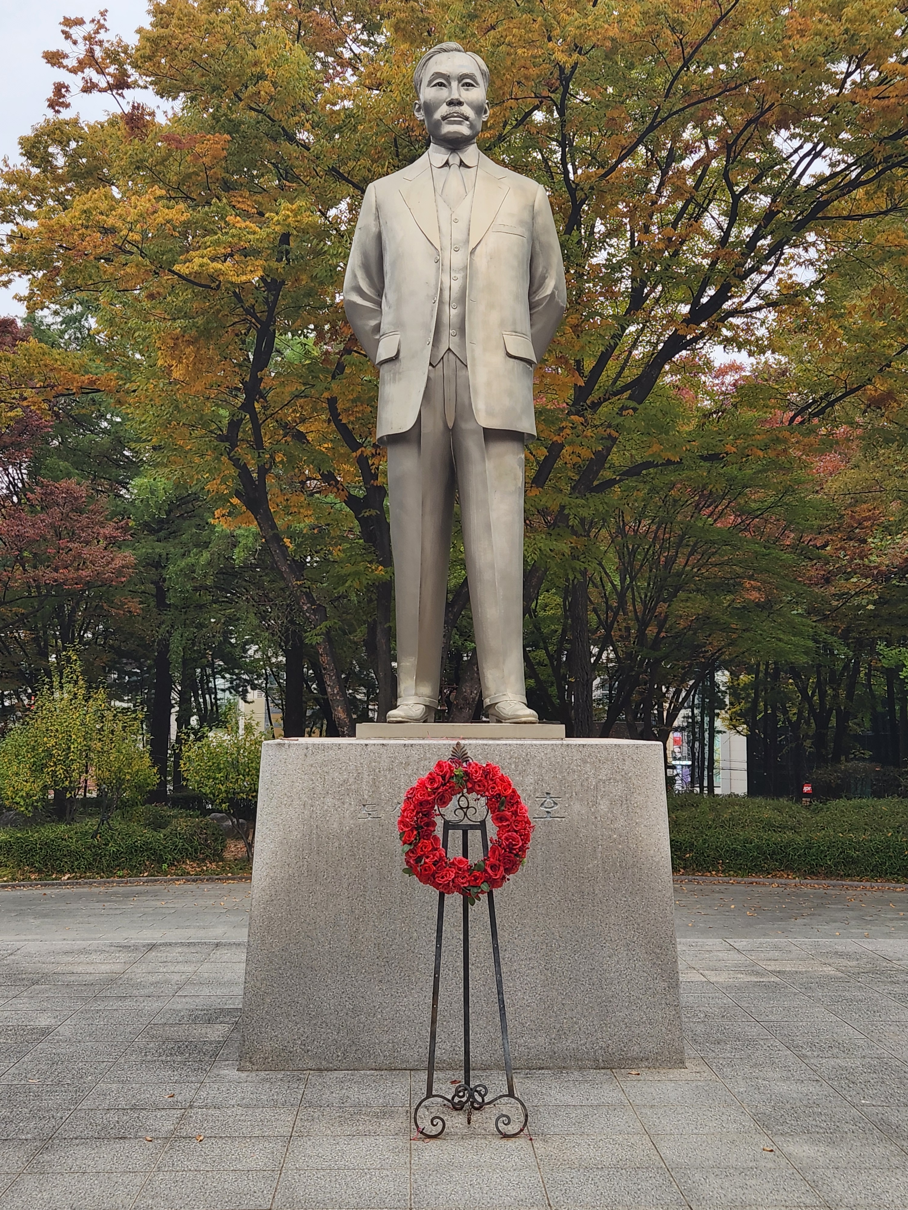 도산공원의 도산 안창호 선생 동상.