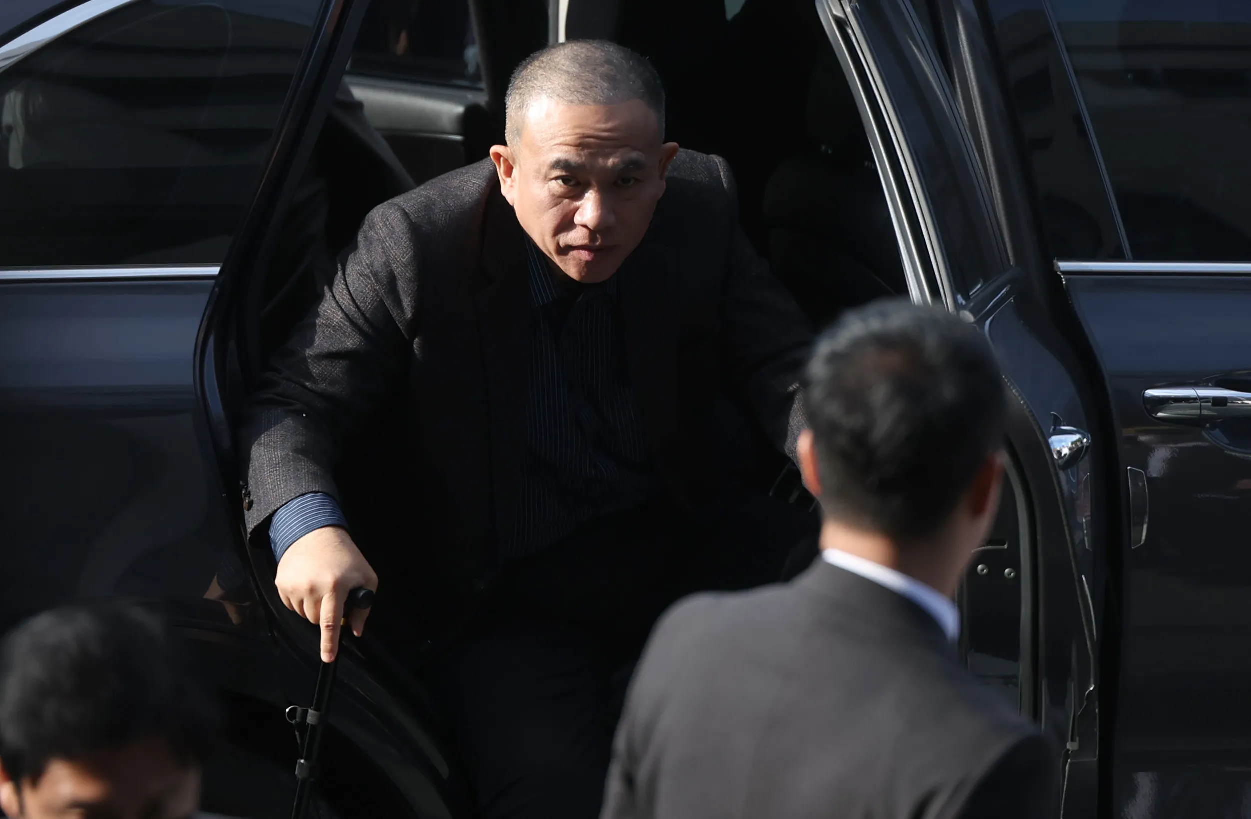 명태균 창원지검 출석  김건희 여사 공천 개입 의혹과 미래한국연구소의 불법 여론조사 의혹 등 사건의 핵심 인물인 명태균 씨가 8일 오전 경남 창원시 성산구 창원지방검찰청(창원지검)에 출석하고 있다. 2024.11.8 연합뉴스