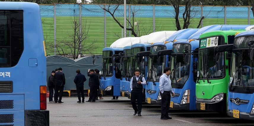 서울 시내버스 총파업을 시작했던 지난 3월 28일 서울의 한 공영 차고지 모습. 연합뉴스