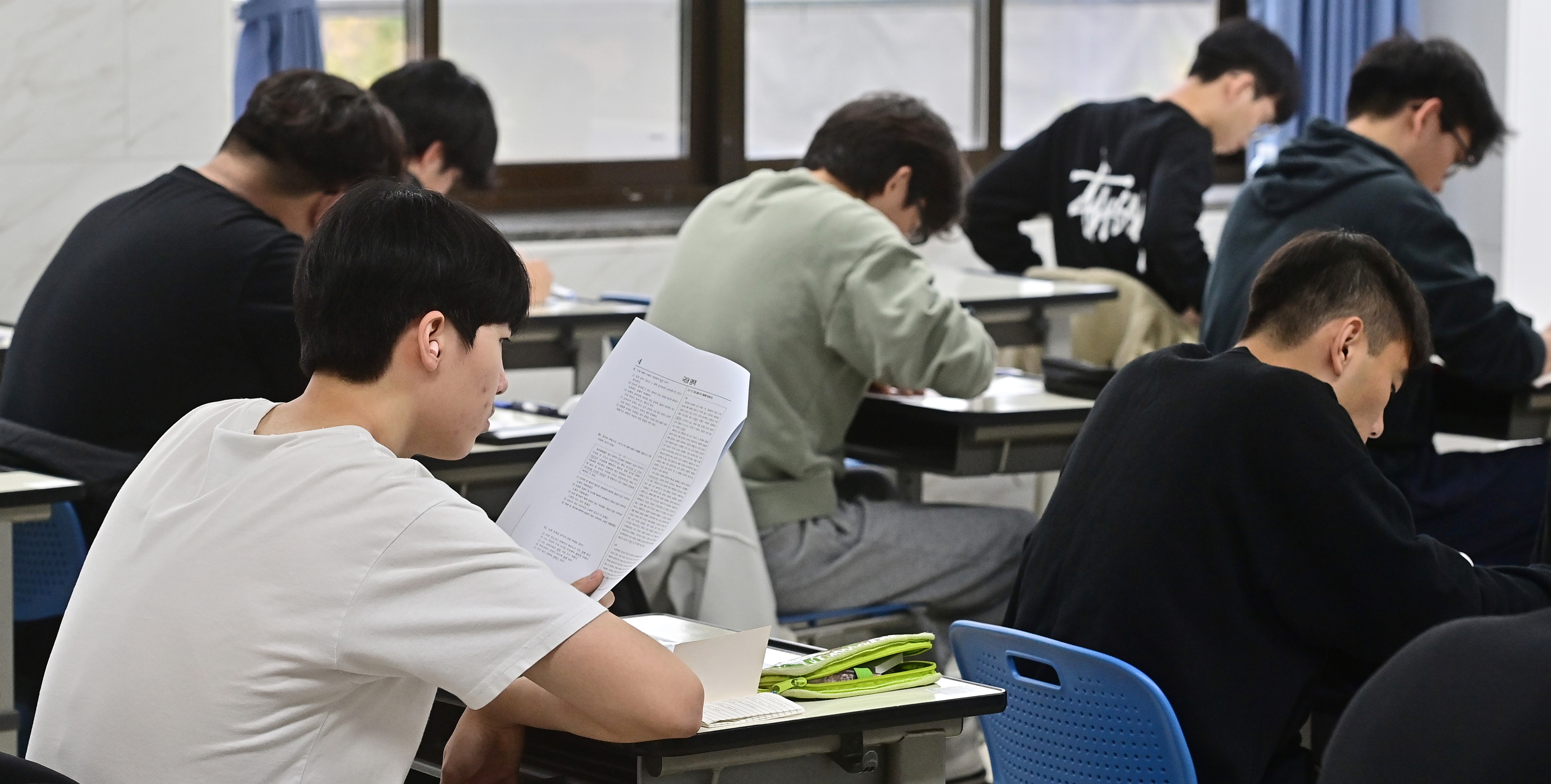 2025학년도 대학수학능력시험(수능)이 실시된 14일 오전 인천 동구 동산고등학교에서 수험생들이 시험 시작을 기다리고 있다. 2024.11.14 [공동취재]