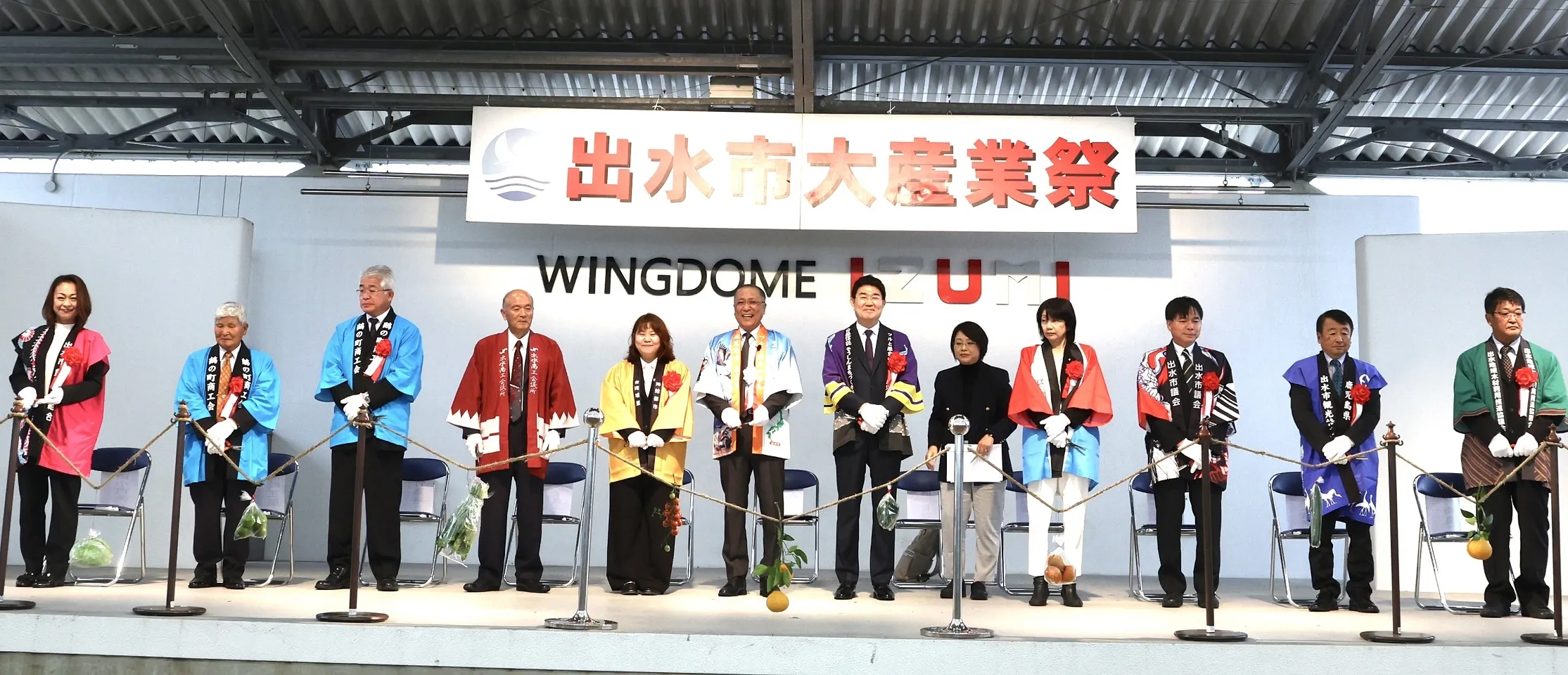 노관규 시장이 일본 이즈미시 大산업제 개막식에서 테이프 커팅식을 하고 있다