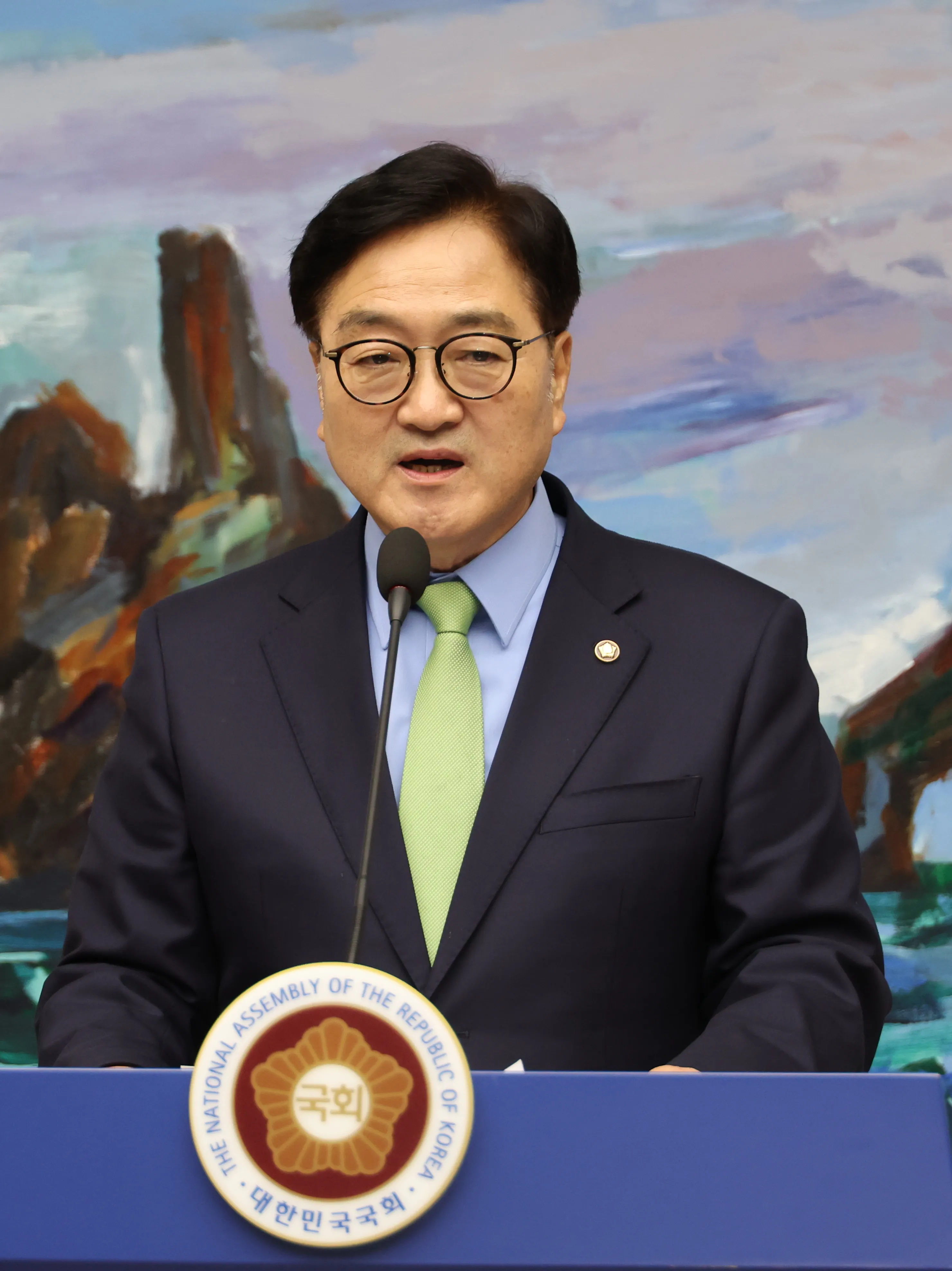 채 해병 국조특위 요청하는 우원식 의장  우원식 국회의장이 22일 국회 의장접견실에서 채 해병 순직 사건에 대한 국정조사특별위원회 구성을 양당에 요청하는 기자회견을 하고 있다. 2024.11.22