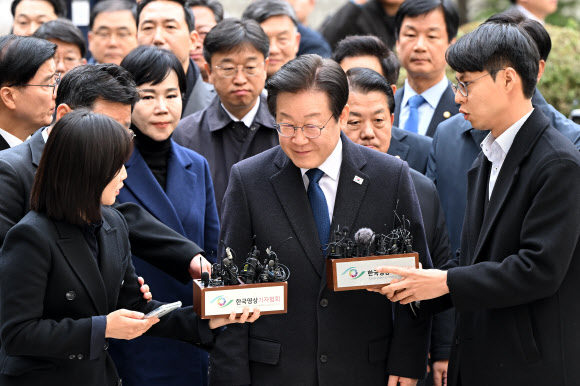 ‘위증교사’ 1심 선고 출석하는 이재명 대표
