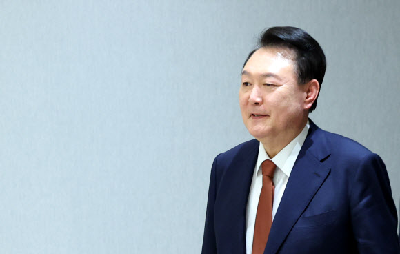 윤석열 대통령, 중장 진급.보직 신고 및 삼정검 수치 수여식 참석