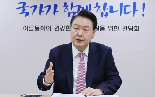 윤석열 대통령이 28일 서울성모병원에서 열린 ‘이른둥이의 건강한 성장 지원을 위한 간담회’에 참석해 발언하고 있다. 연합뉴스