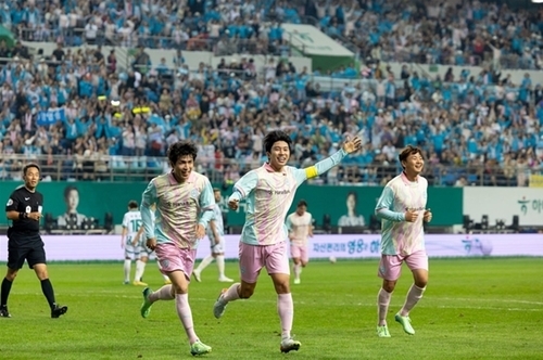 자선축구대회 참가한 가수 임영웅. 물고기뮤직 제공