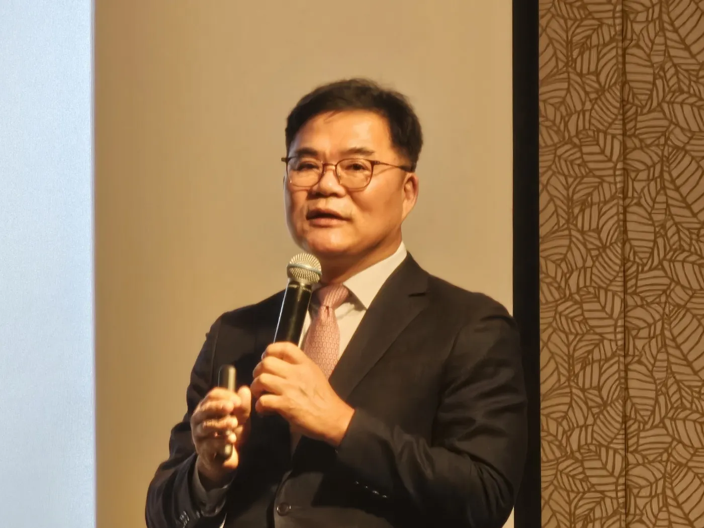 문승태 순천대학교 대외협력부총장이 ‘성공적인 RISE 전략’이란 주제 발표를 통해 지역 대학의 중요성을 설명하고 있다.