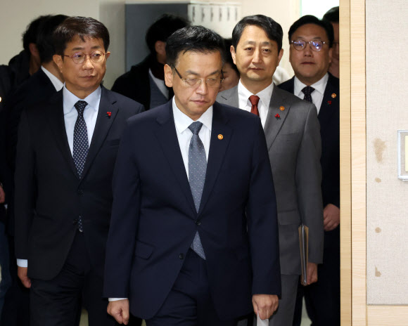 브리핑 참석하는 최상목 부총리