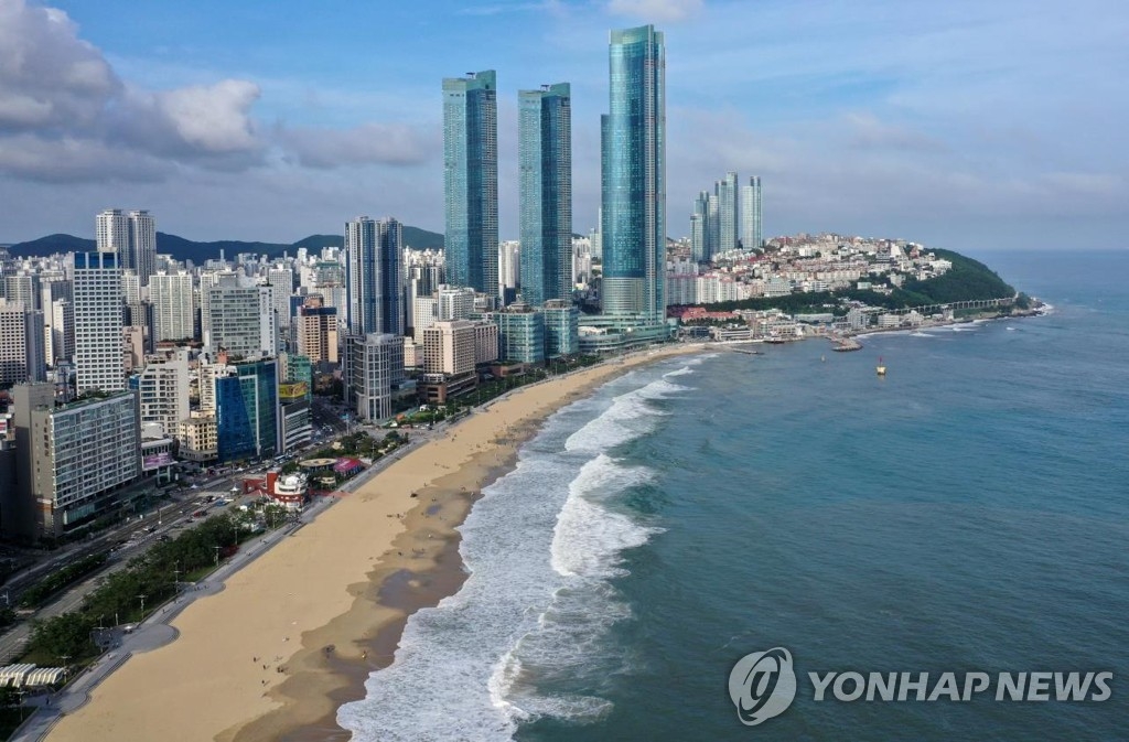 부산 해운대해수욕장과 엘시티. 연합뉴스