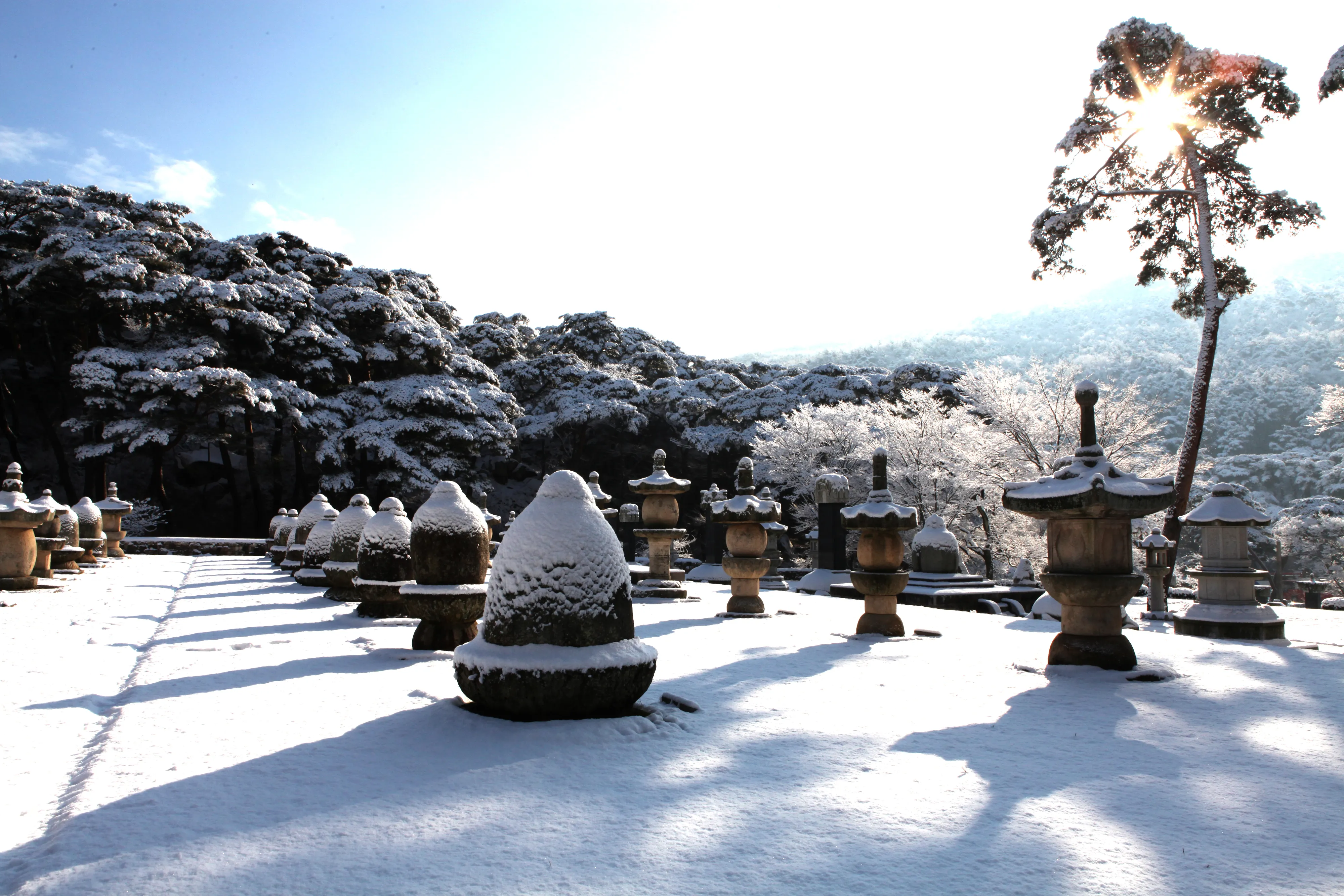 양산 통도사 설경. 깊은 역사를 자랑하는 통도사에서는 불교문화를 체험할 수 있다. 2024.12.6. 경남도 제공