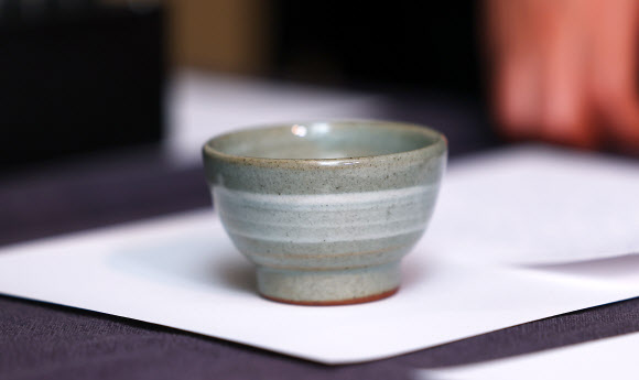 2024 노벨문학상 수상자인 한강 작가가 6일(현지시간) 스웨덴 스톡홀름 노벨박물관에 기증한 소장품. 2024.12.6  연합뉴스