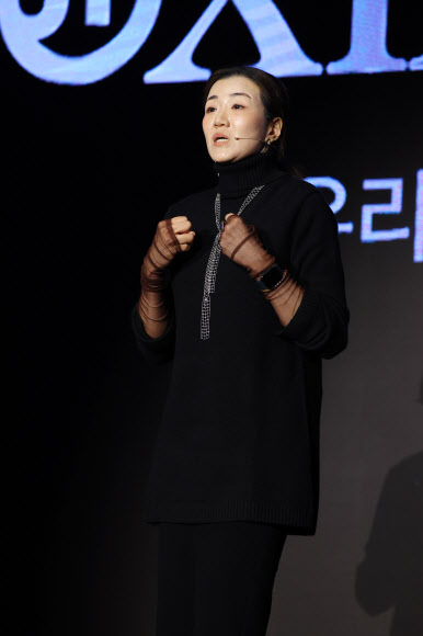 주제 발표하는 조현민 사장