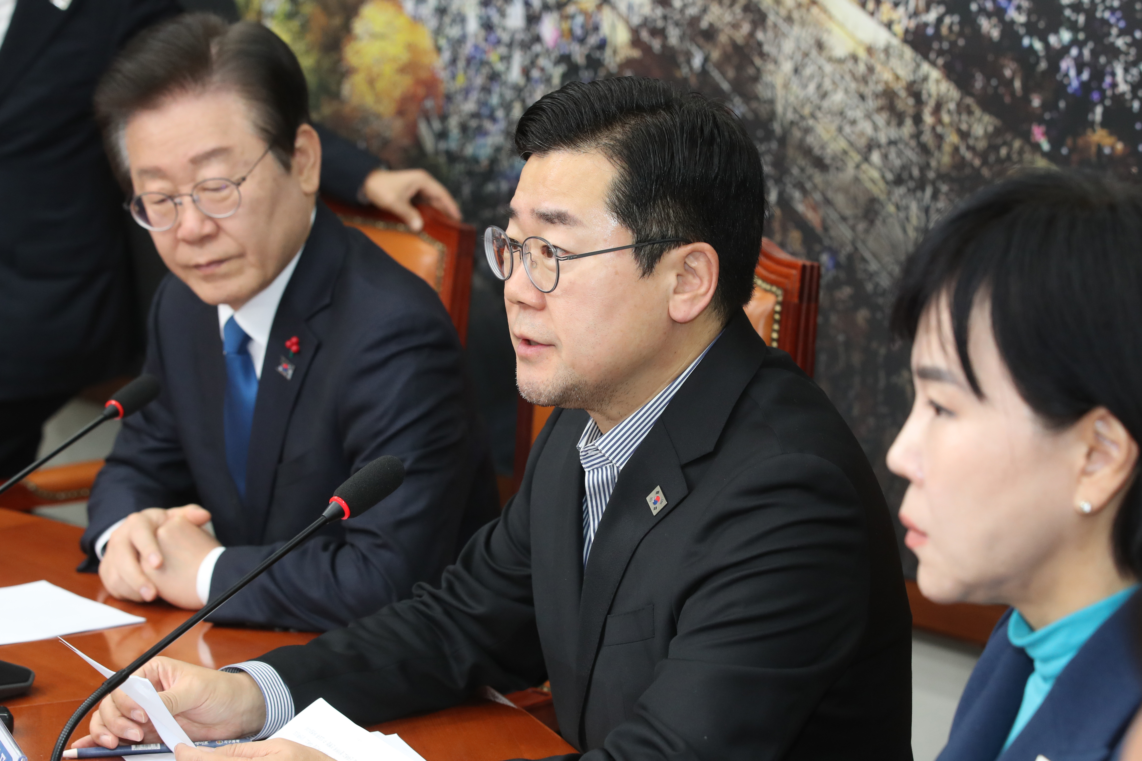 박찬대 더불어민주당 원내대표가 11일 오전 서울 여의도 국회에서 열린 최고위원회의에서 발언하고 있다. 2024.12.11 뉴스1