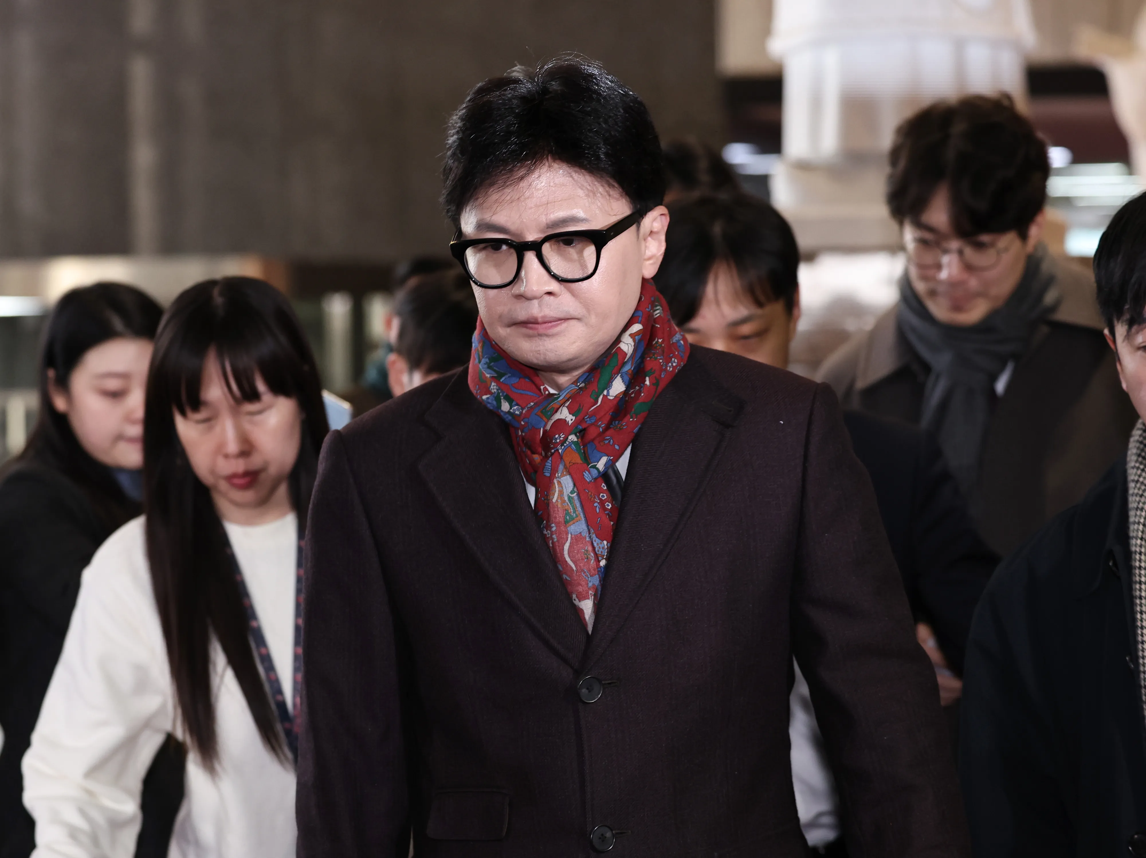 굳은 표정  한동훈 국민의힘 대표가 11일 오후 서울 여의도 국회로 출근하고 있다. 
뉴스1