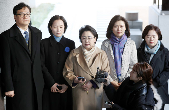 입장 밝히는 조국혁신당 의원들