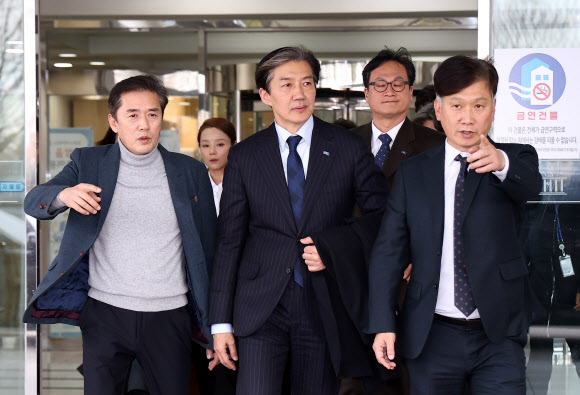 국회 떠나는 조국 전 대표