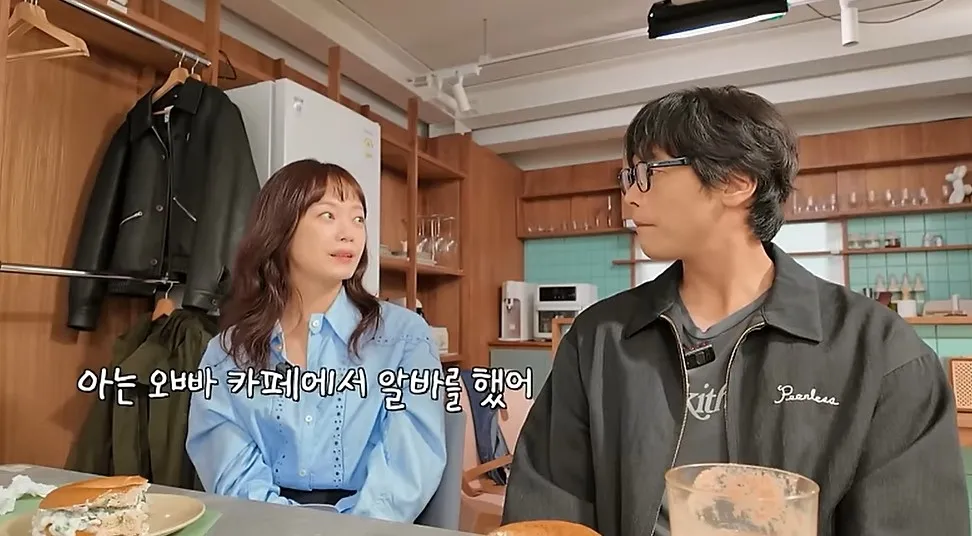 배우 전소민(왼쪽)과 배우 최다니엘. 유튜브 채널 ‘지편한세상’ 캡처